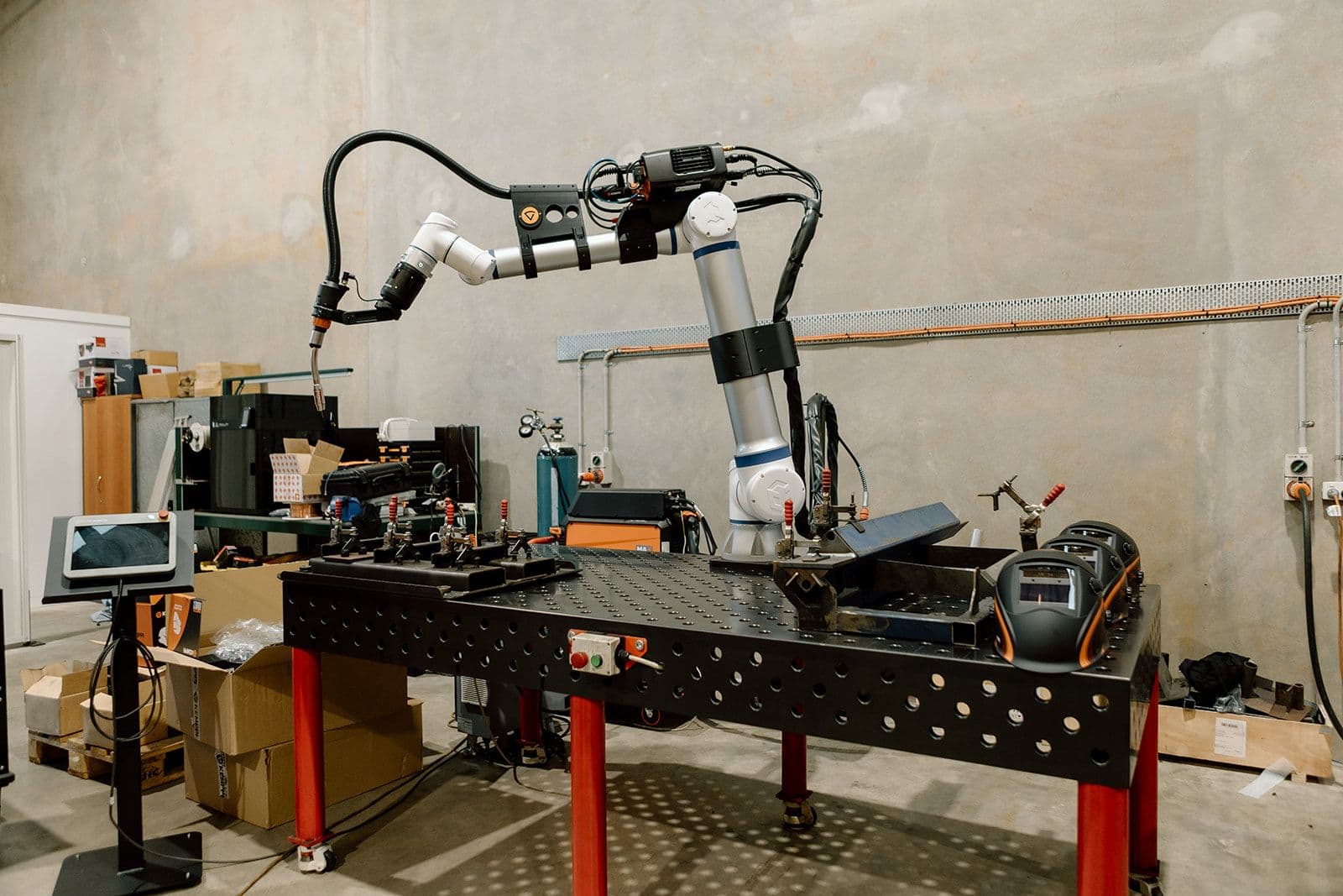 Elite Kemppi ArcCell on red-leg nitrided welding table